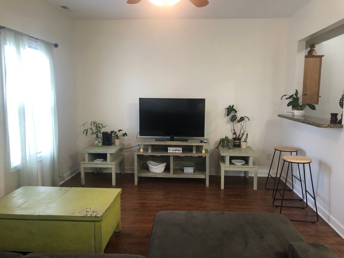 Foto principal - 219 Moss Creek Ave