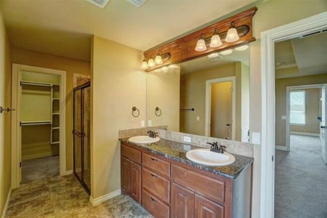 Building Photo - 7904 SW Powell Ct