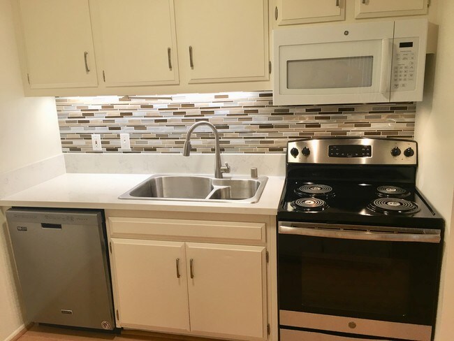 Kitchen - 605 S Prospect Ave