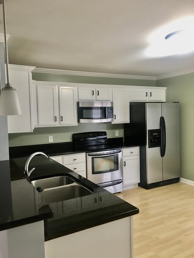 Building Photo - 612 Capstone Dr