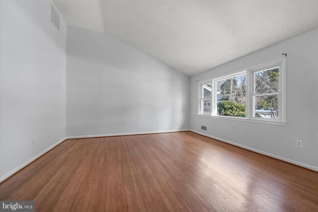 Building Photo - 9012 Vernon View Dr