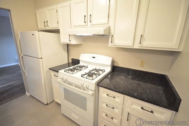 Building Photo - 249 Eastern St