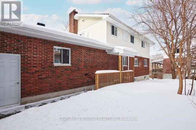 Building Photo - 555-555 Churchill Ave N