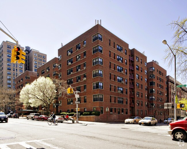 Building Photo - 711 W End Ave
