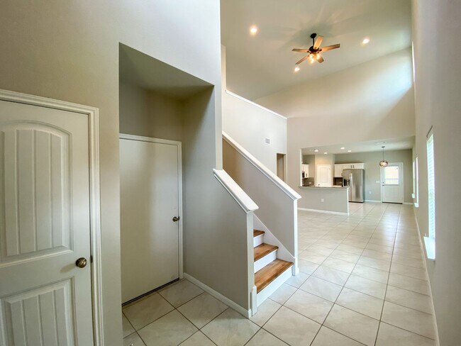 Foto del edificio - Stylish Southeast Austin Two-Story with Open Living, Modern Kitchen, and Flexible Spaces