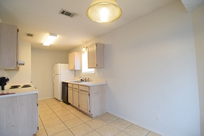 Building Photo - 2105 Ruger Dr