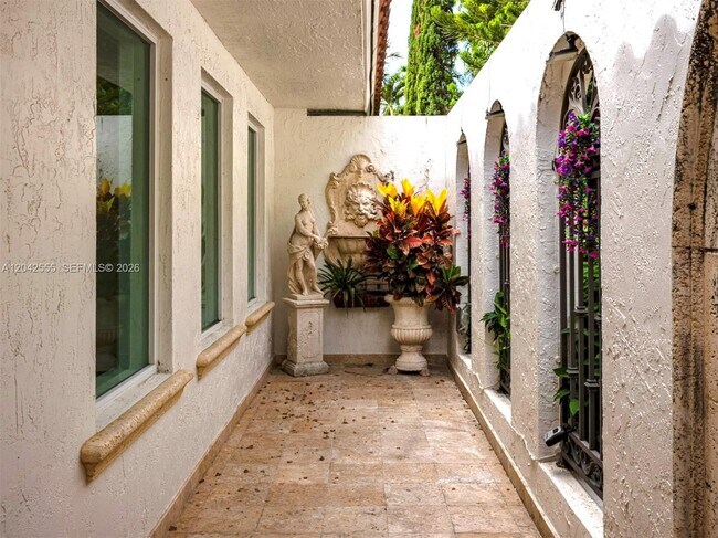 Foto del edificio - 4409 Monserrate St