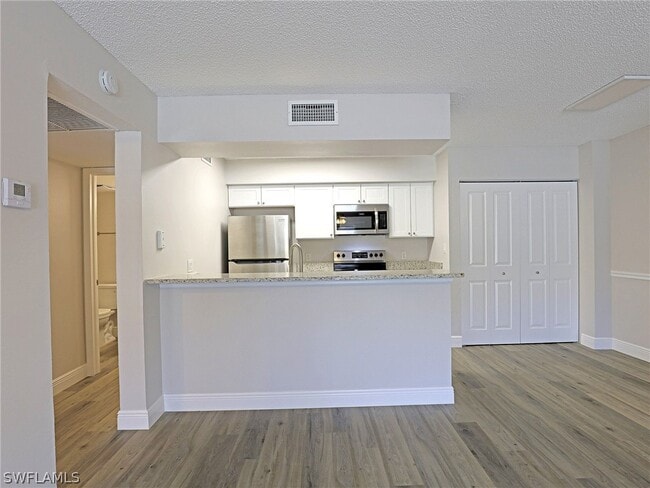 Building Photo - 5329 Summerlin Rd