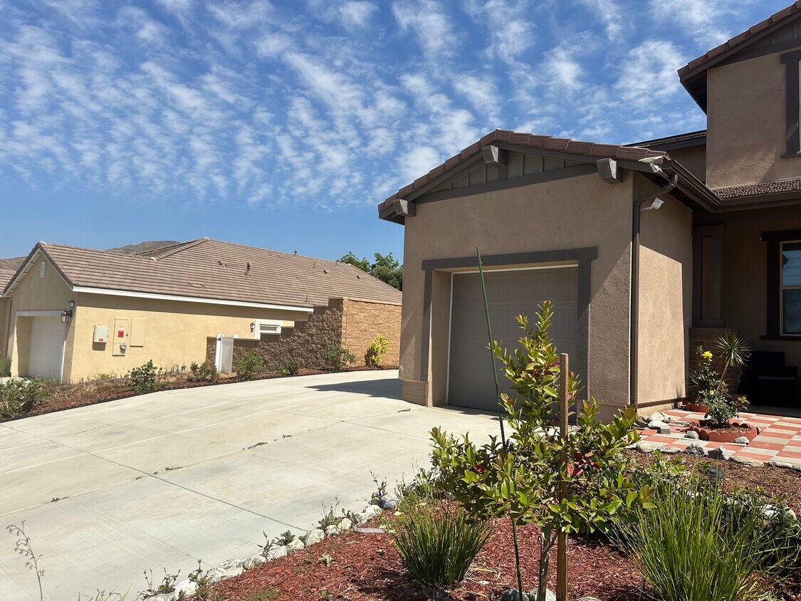 garage - 6569 Zion Way