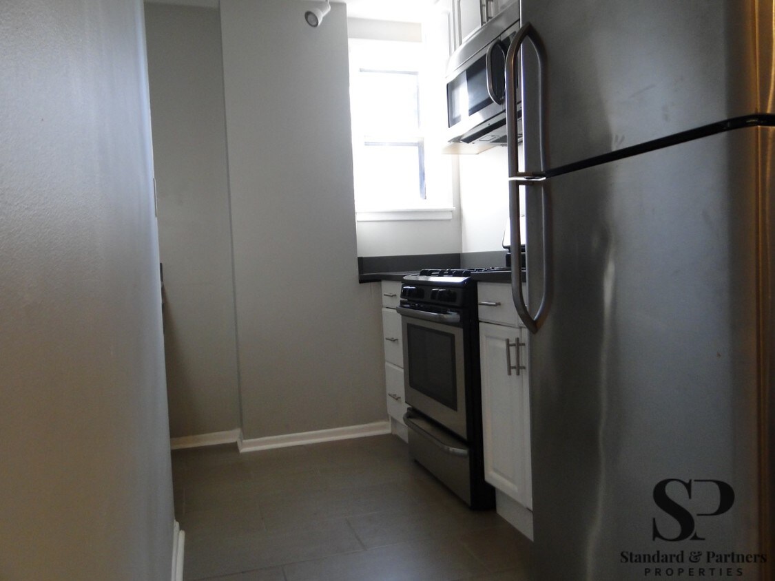 Primary Photo - 1338 N LaSalle St
