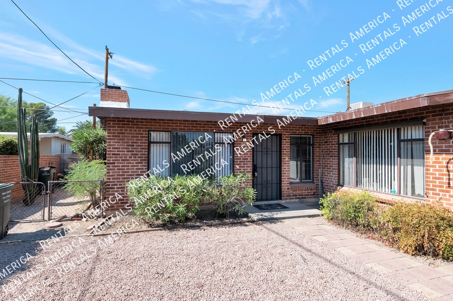 Primary Photo - 3344 E 2nd St