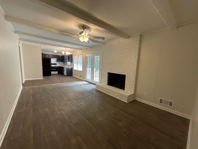 Foto del edificio - 3691 Idle Creek Dr