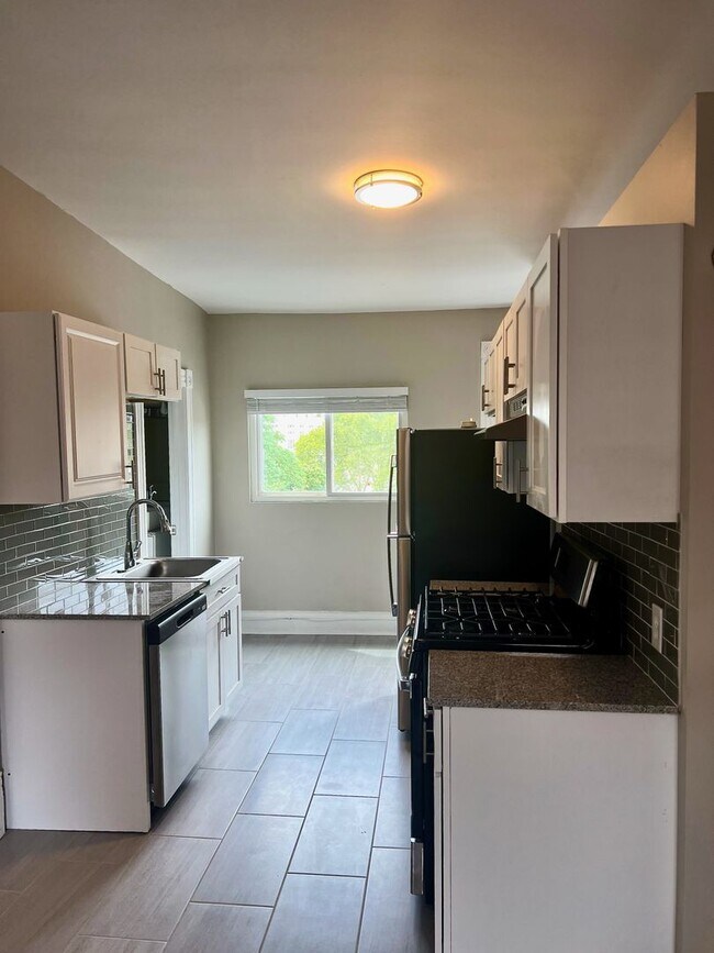 Foto del edificio - *** Apartment in South Oakland * Spacious & Renovated * Pet Friendly * Walk to Pitt * Exposed Bri...