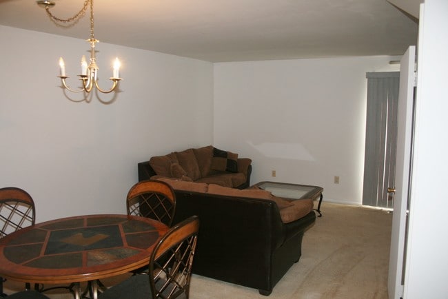 Building Photo - 3809 Glenview Terrace