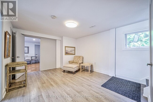 Building Photo - 215 Searle Ave