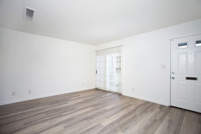 Building Photo - 5156 Dawes St