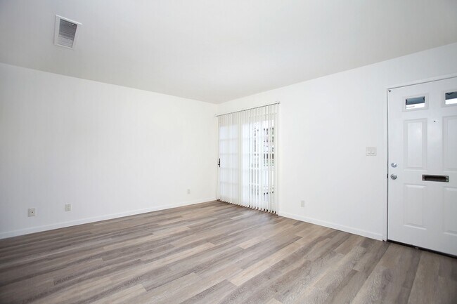Foto del edificio - 5156 Dawes St