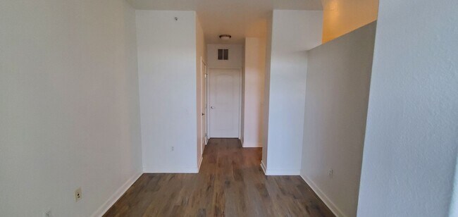 Foto del edificio - Beautiful One Bedroom Condo in Via Varra