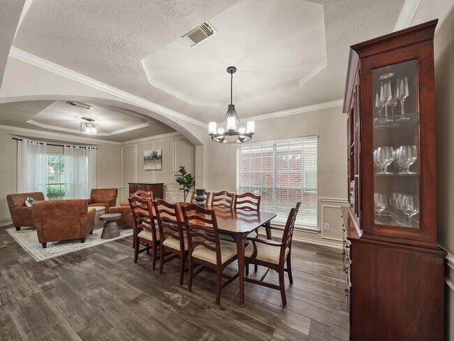 Building Photo - 719 Rock Springs Dr