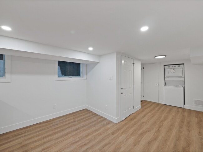 Photo du bâtiment - 167 Rosedale Ave