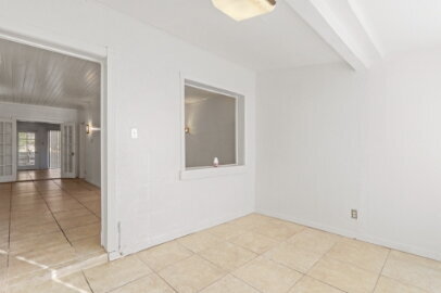 Building Photo - Beautiful Kern Place- 4 bedrooms, 3 baths and Refrigerated AC.
