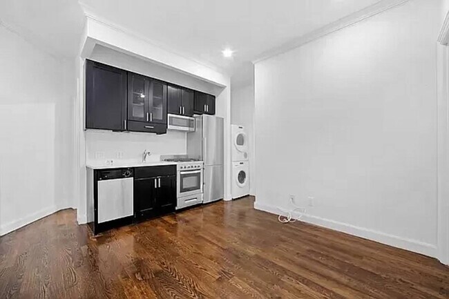 Building Photo - 307 Mott Street