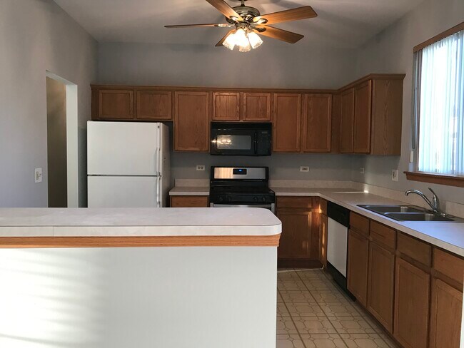 Building Photo - 994 Red Clover Dr