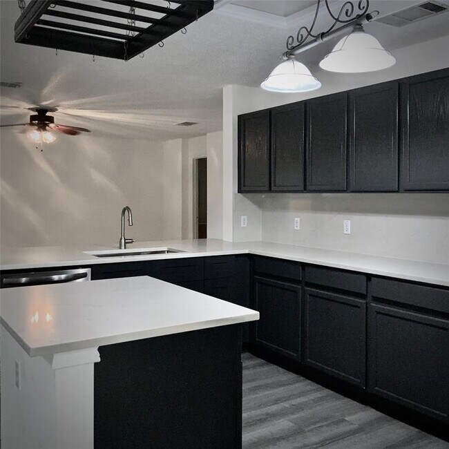 Foto del edificio - 1910 Marysol Trail