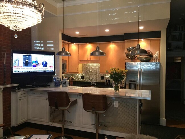 Porcelain Carrara Island - 1118 10th St NW
