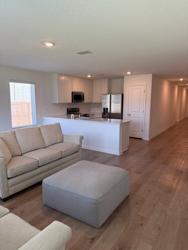 Building Photo - 16933 Valencia Way