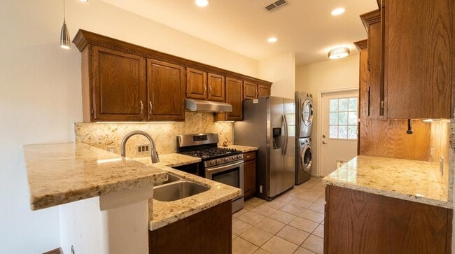 Building Photo - 2445 Monarch Dr