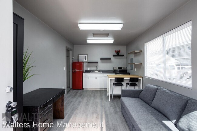 Building Photo - Studio, 1 bath House - 4679-B Hawley Blvd.