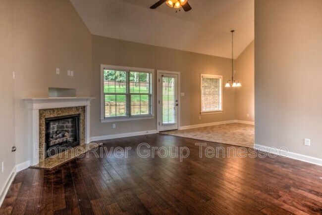 Foto del edificio - 4836 Whiteoaks Ln