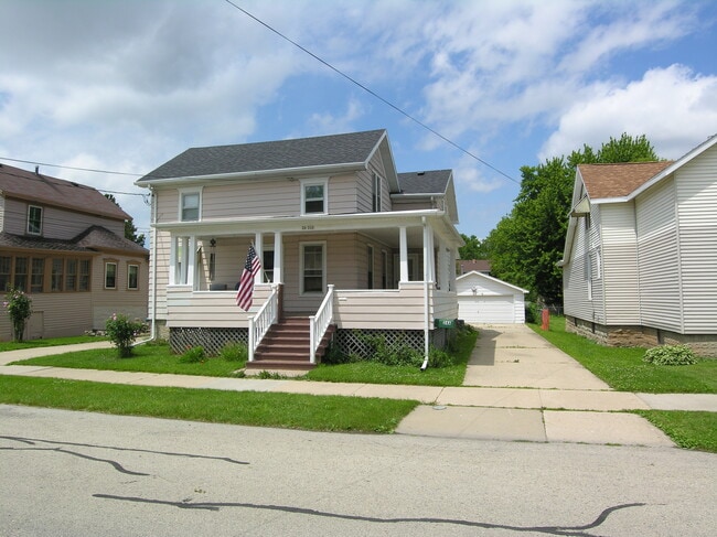 Building Photo - 24 W 12th Ave