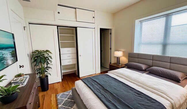 Building Photo - New Renovation 2 BR/2 BA right by the lake!