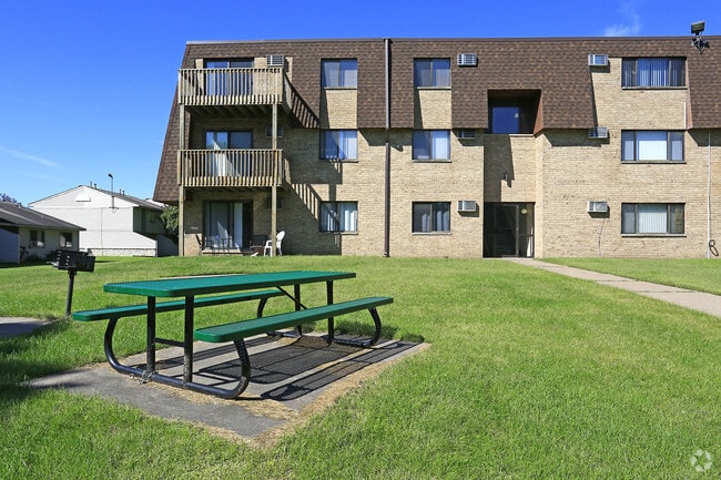 Picnic Area - Gentry Place Apartments