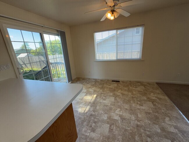 Foto del edificio - 3121 Matthew Ln