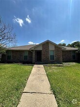 Building Photo - 1610 St James Dr