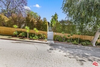 Building Photo - 2320 Belleglade Ave