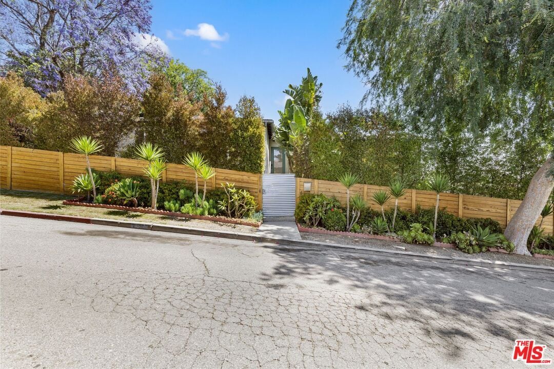 Primary Photo - 2320 Belleglade Ave