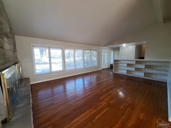 Foto del edificio - 8598 Meadowbrook Dr