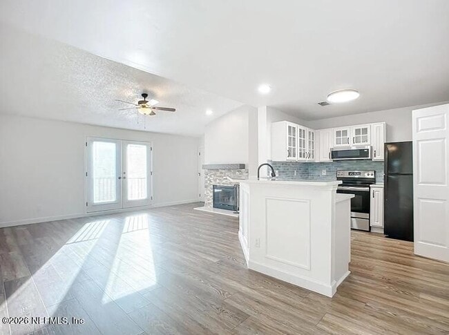 Building Photo - 13715 Richmond Park Dr N