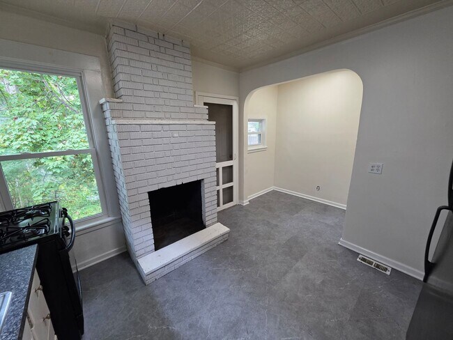 Foto del edificio - South Wedge Large 2 Bedroom Half House 1st Fl Floor Avail Mid October