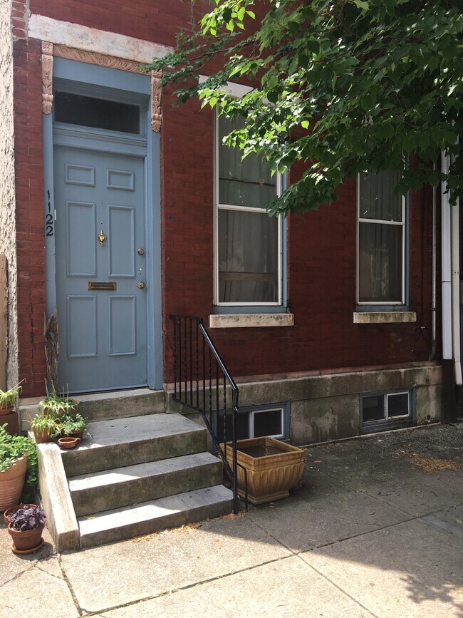 Front Door - 1122 Mt Vernon St
