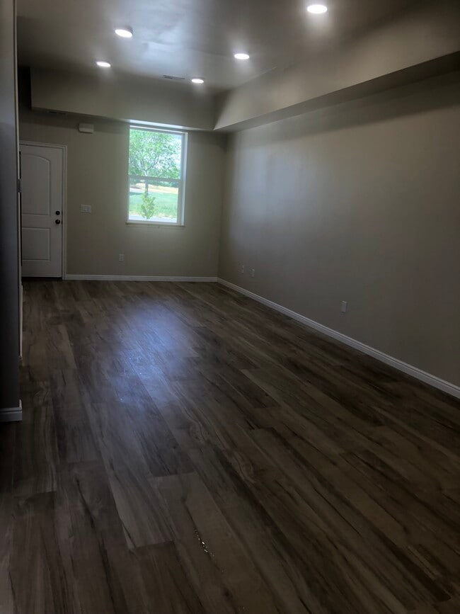 great room - 454 E 850 S