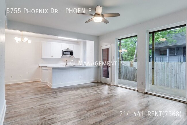 Building Photo - This spacious two bedroom two bath town ho...