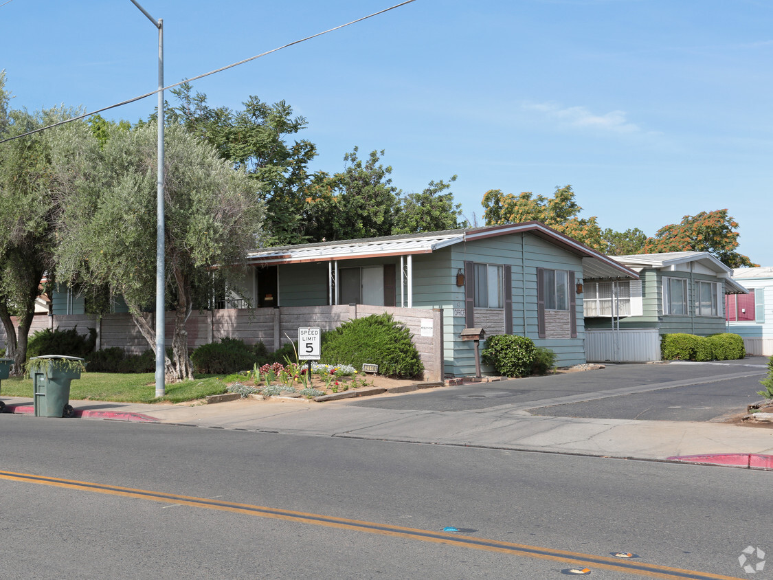 Building Photo - 2110 Helm Ave