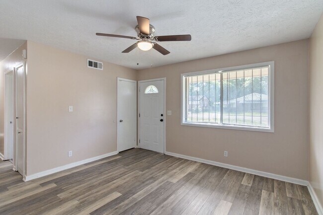 Foto del edificio - Total Electric! 3BR/1BA