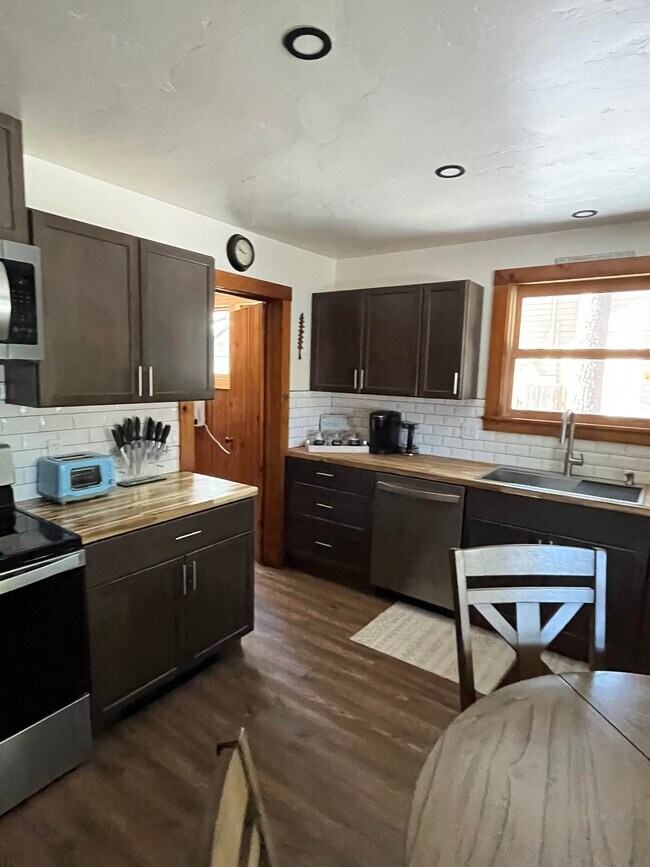 Foto del edificio - 3628 Forest Ave