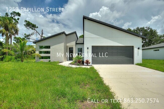 Building Photo - 1250 Papillon St
